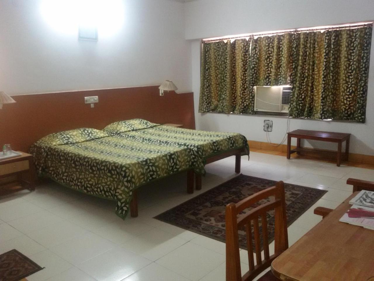 Hotel Tapti Saral Μποπάλ Εξωτερικό φωτογραφία