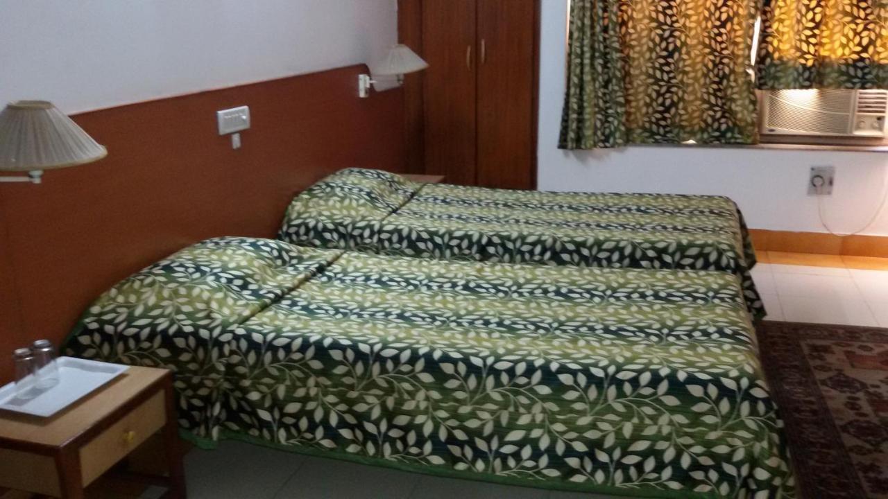 Hotel Tapti Saral Μποπάλ Εξωτερικό φωτογραφία